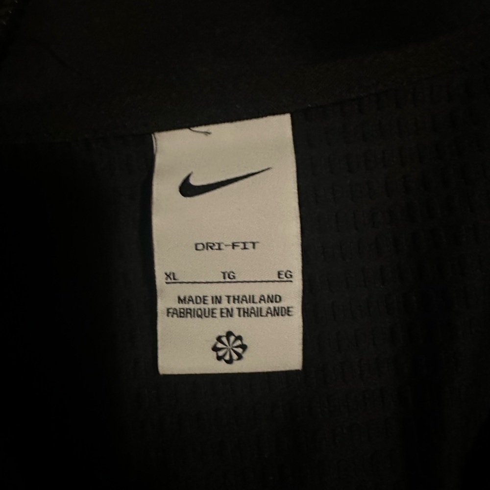 Nike Dri-FIT Black Pullover - Picture 3 of 3